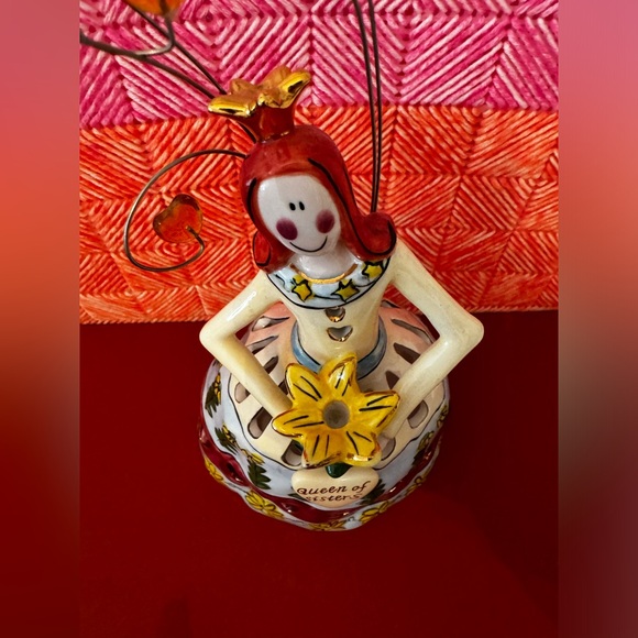 Blue Sky "Queen of Sisters" by Heather Goldminc Beautiful Gift for Sister Decor - Picture 4 of 8